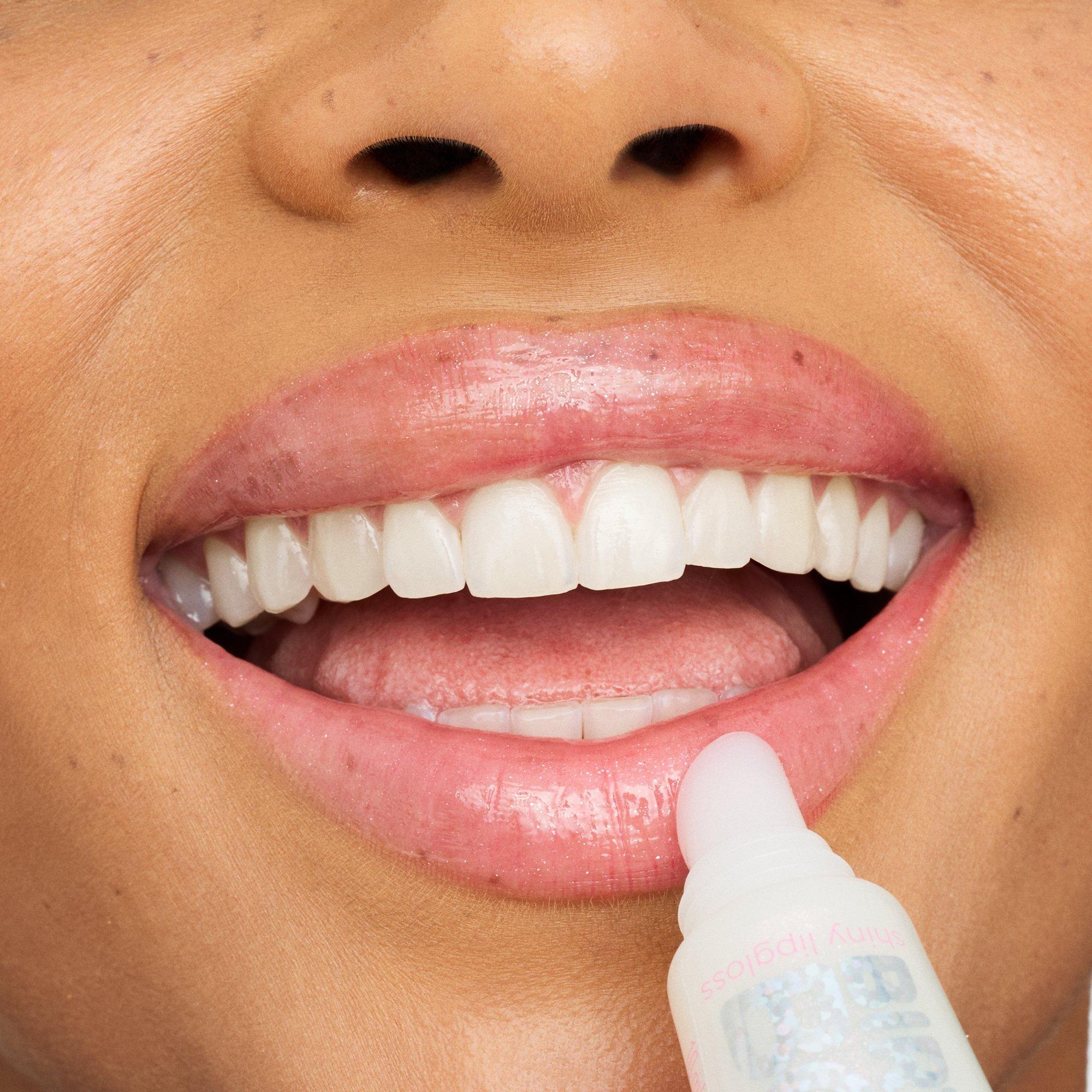 Essnece Birthday Bomb Lip Gloss - 01 Cake My Day 10Ml