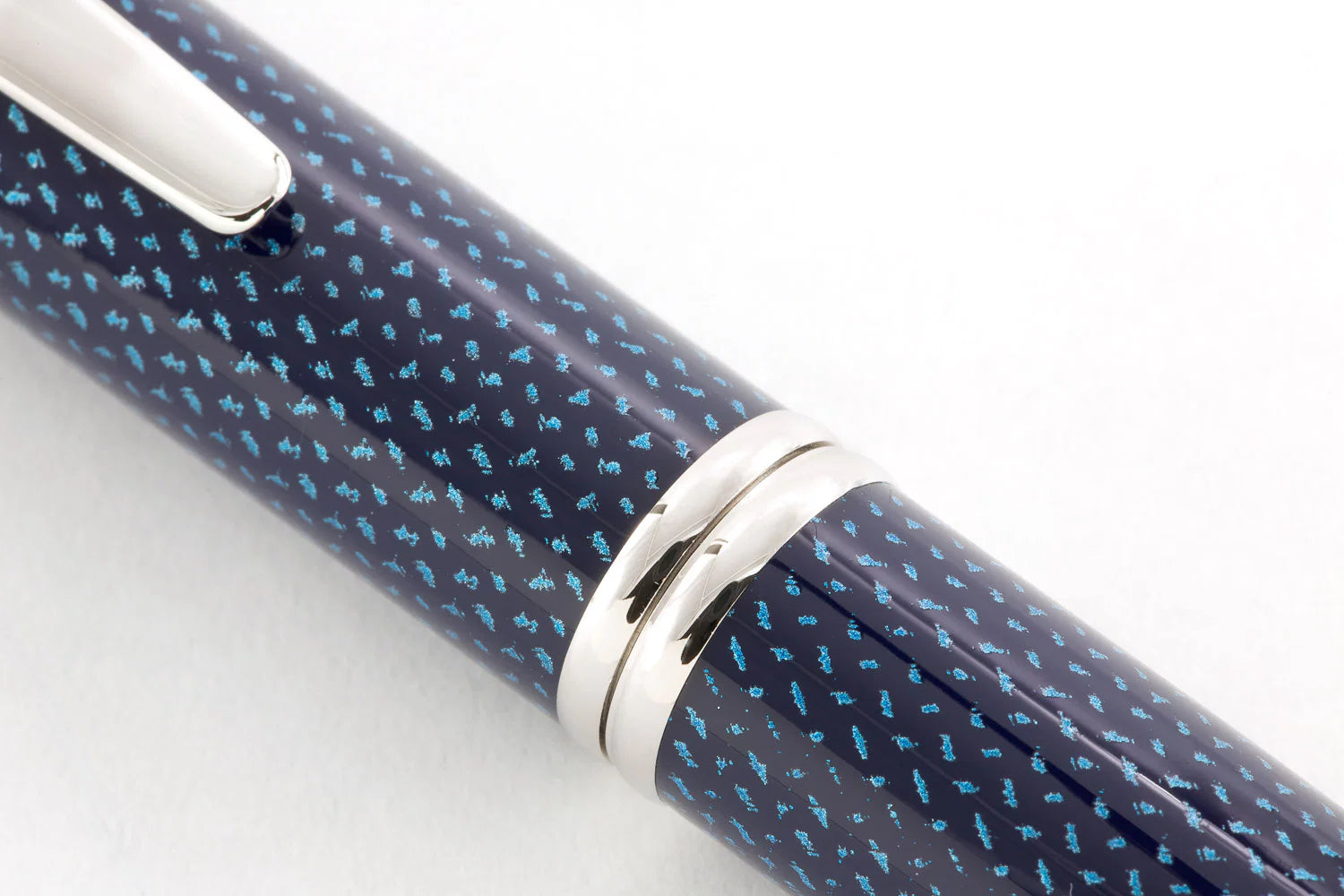 Pilot Capless Vanishing Point Fountain Pen – Kasuri Blue CT (18K Gold Nib)