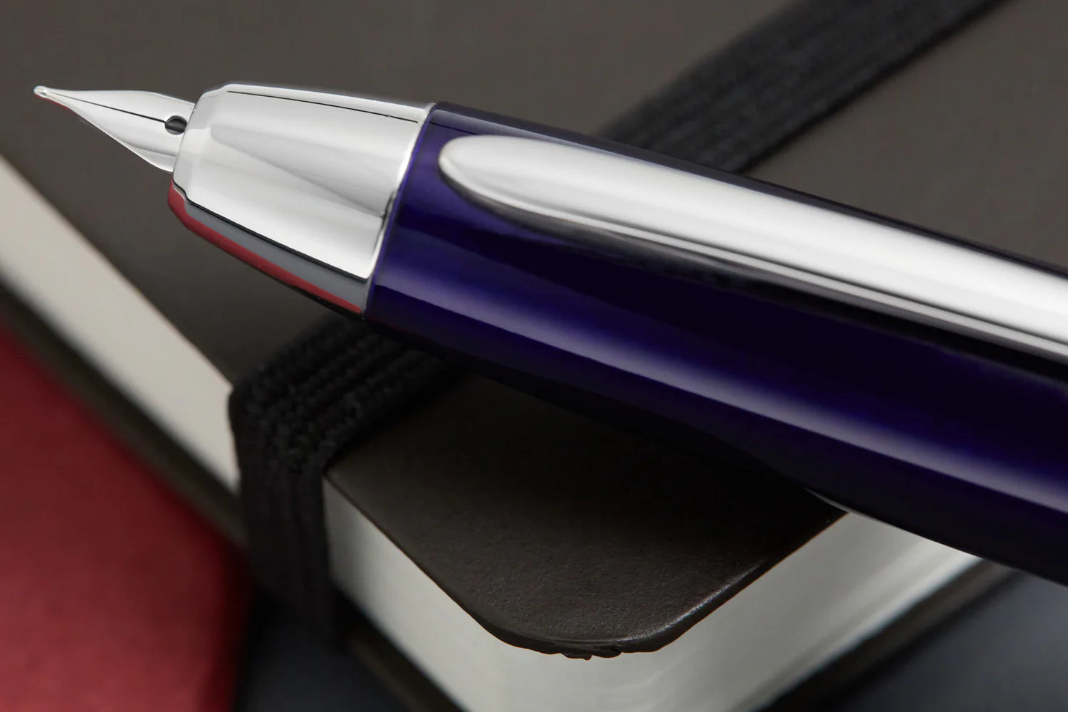 Pilot Capless Vanishing Point Fountain Pen – Lacquer Blue CT (18K Gold Nib)
