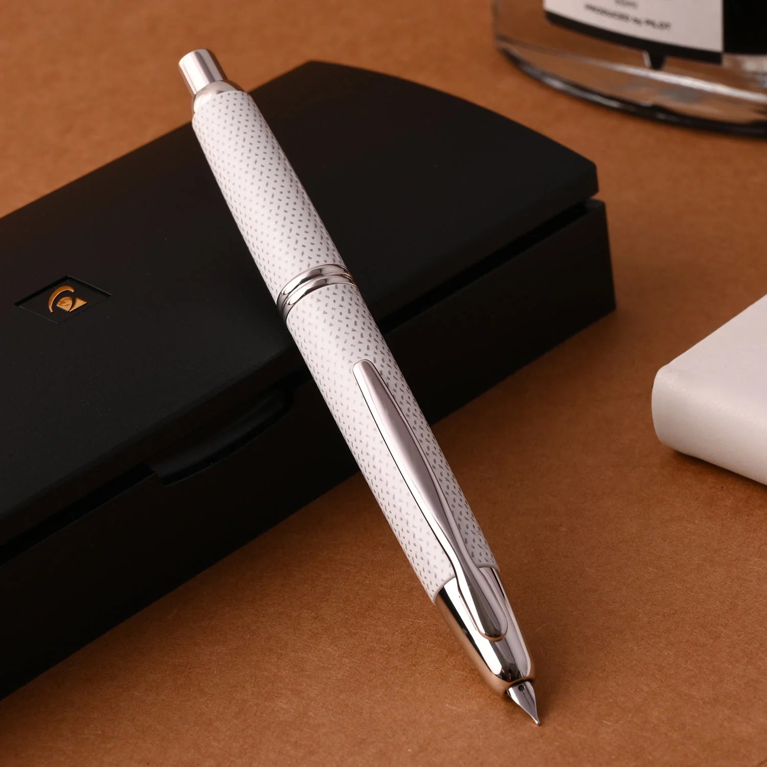 Pilot Capless Vanishing Point Fountain Pen – Kasuri White CT (18K Gold Nib)