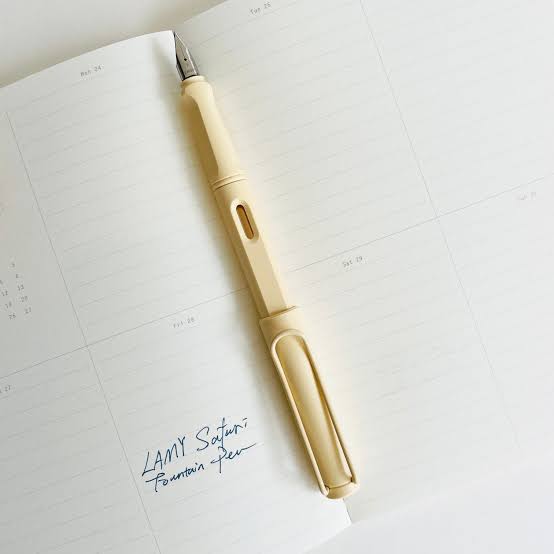 Lamy Safari Cream Fountain Pen – Medium Nib