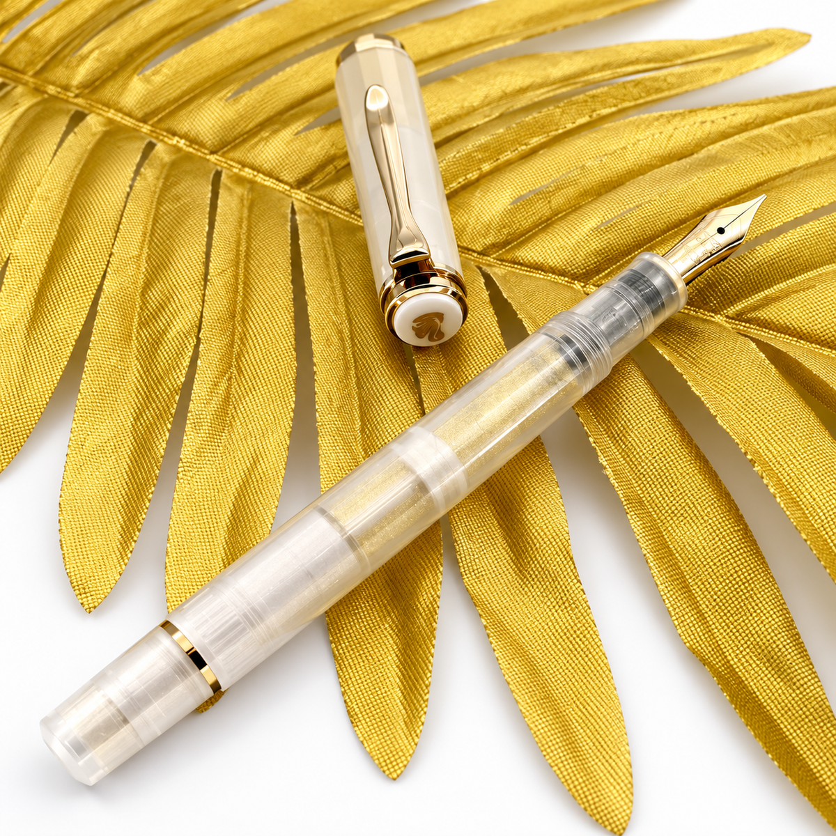 Pelikan Classic M200 Fountain Pen | Golden Beryl | 24K Gold-Plated Nib
