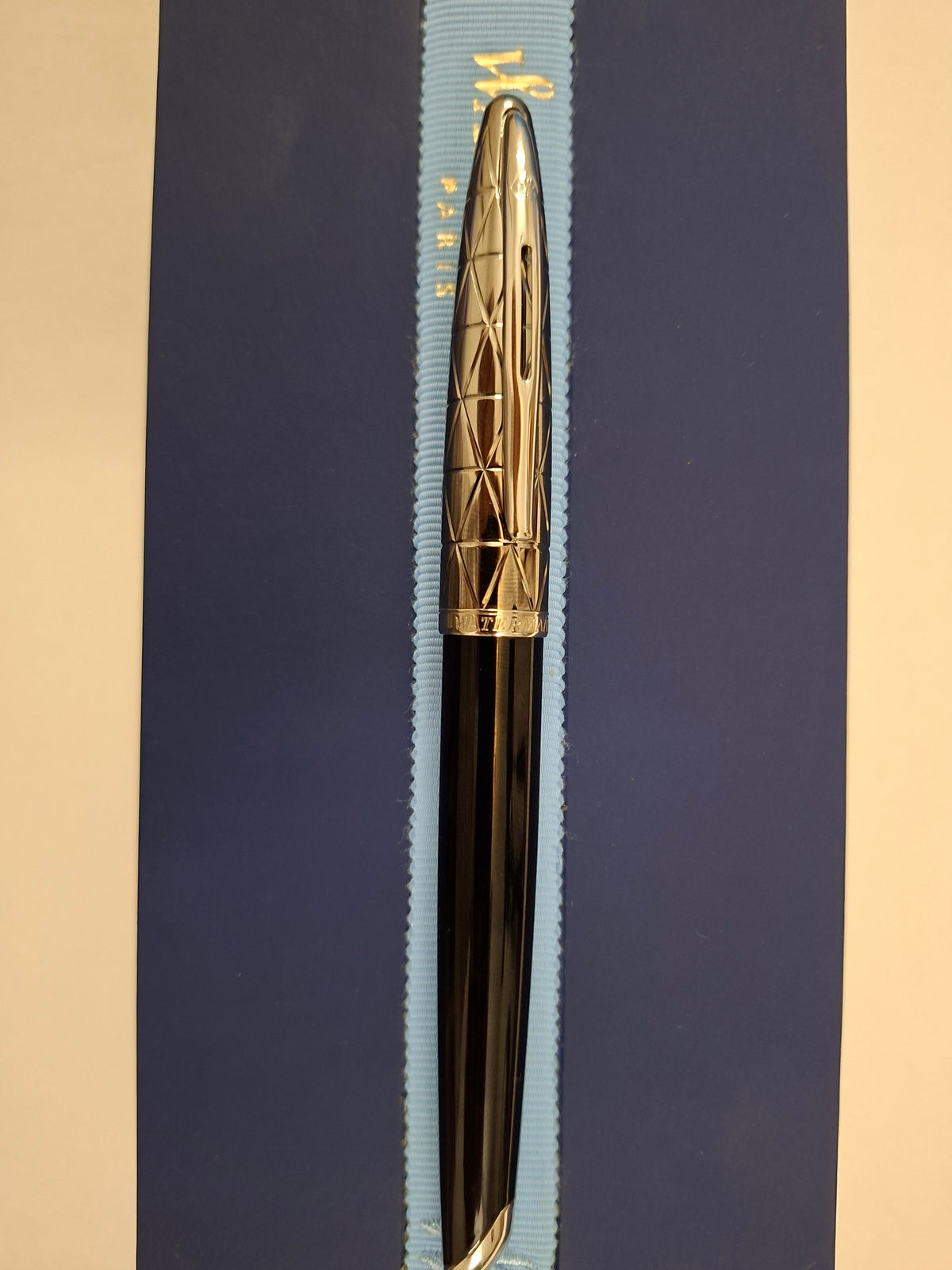 Waterman Carène Fountain Pen – Contemporary Black & Gunmetal (18K Gold Nib)