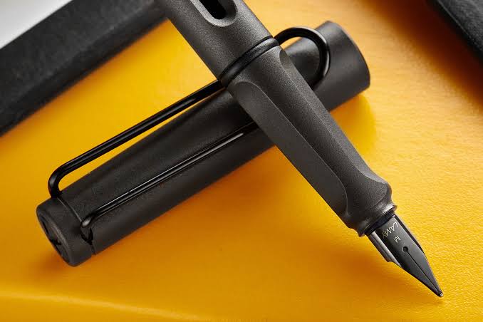 Lamy Safari Umbra Fountain Pen – Medium Nib